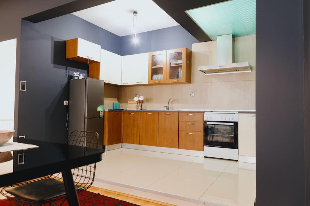 Cosy & Spacious Central Apartment كوموتيني المظهر الخارجي الصورة