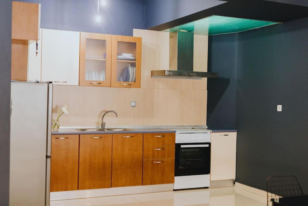 Cosy & Spacious Central Apartment كوموتيني المظهر الخارجي الصورة