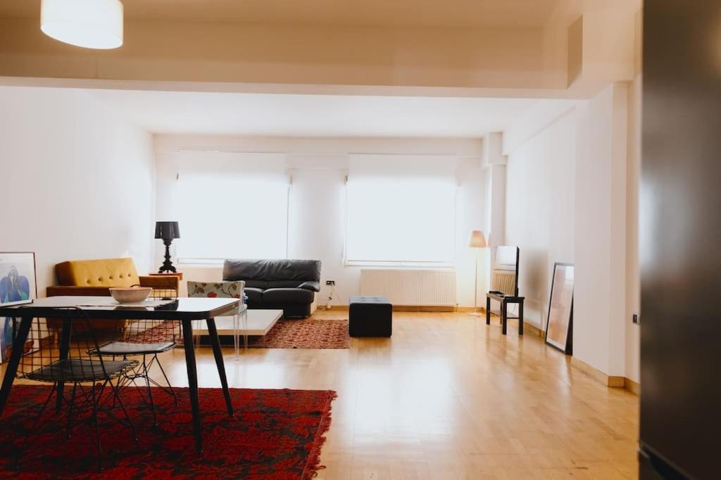 Cosy & Spacious Central Apartment كوموتيني المظهر الخارجي الصورة