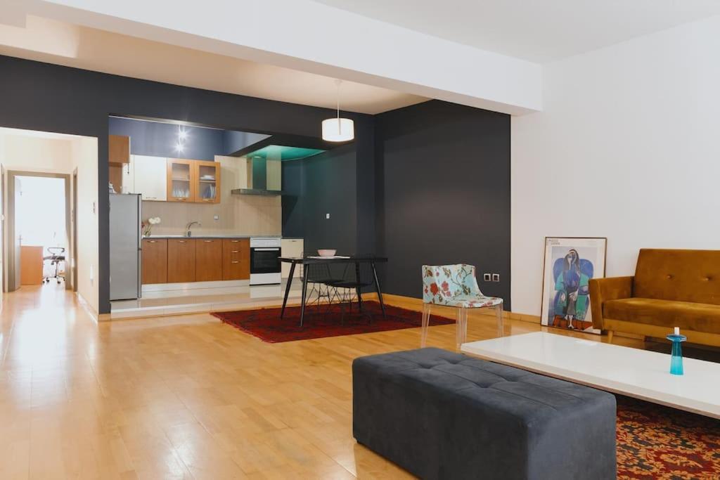 Cosy & Spacious Central Apartment كوموتيني المظهر الخارجي الصورة