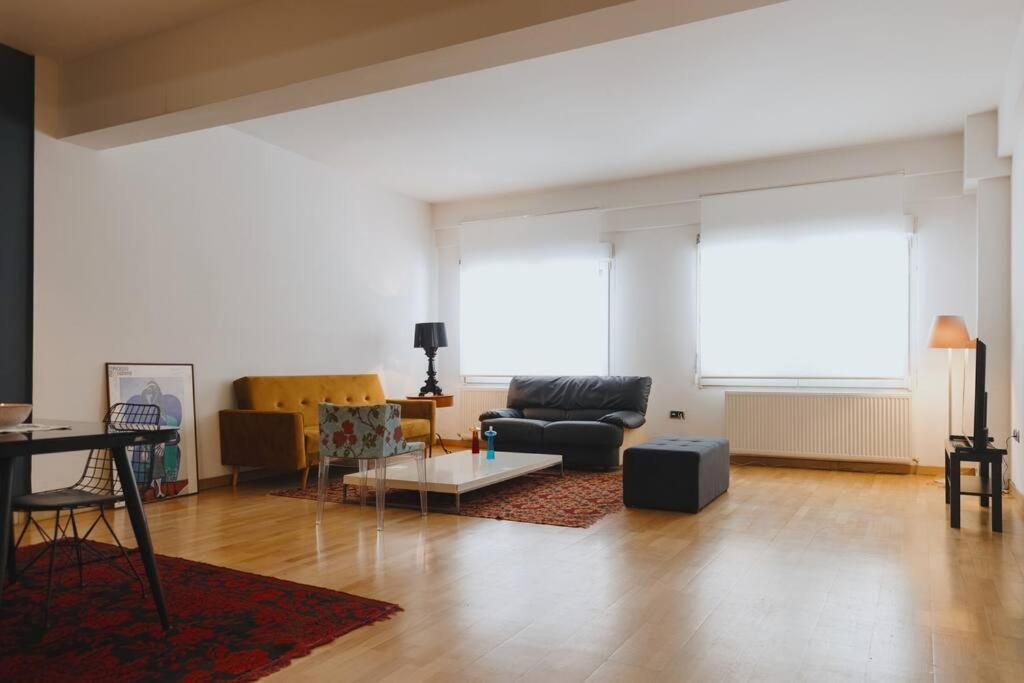 Cosy & Spacious Central Apartment كوموتيني المظهر الخارجي الصورة